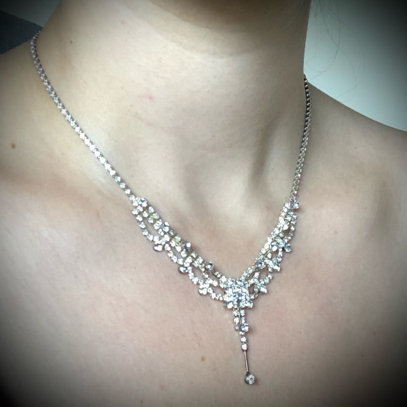 Stunning necklace and earrings set - Picture 2 of 6